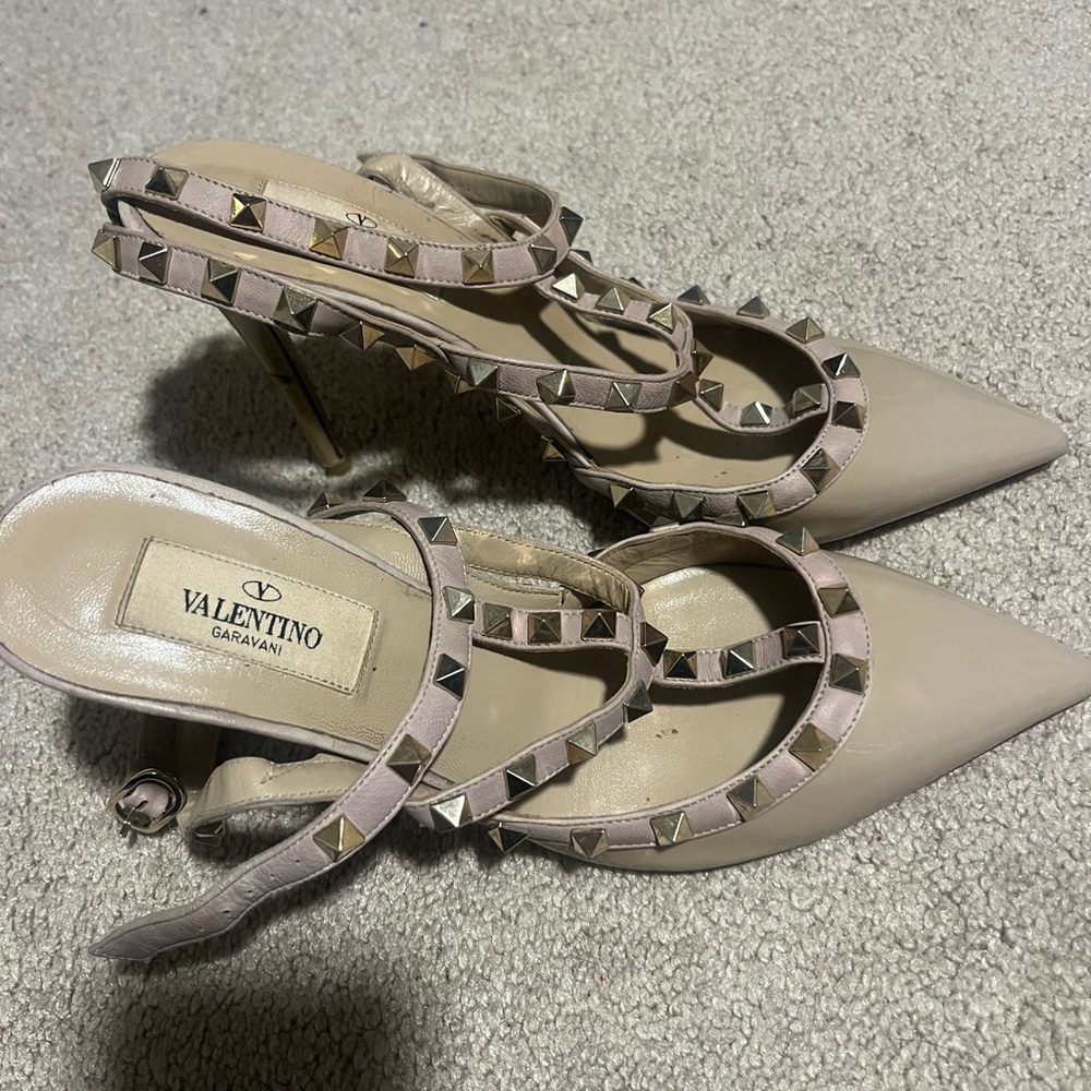 Valentino Garavani Rockstud Slingback Heels - Picture 3 of 16